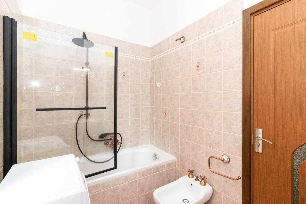 Appartamento A Pochi Passi Dalla Stazione Comodo A Coppie E Famiglie, Casa Ferrucci Колленьо Екстер'єр фото